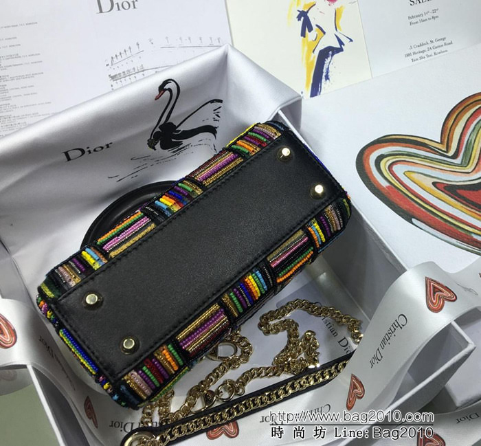 DIOR迪奧 18FW 刺繡Love款 原色小牛皮柔軟袖珍手提包 可手提亦可肩背或斜挎  zdo1330